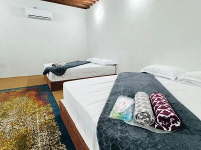 اقامتگاه بوم‌گردی رامش (اتاق توتیا)