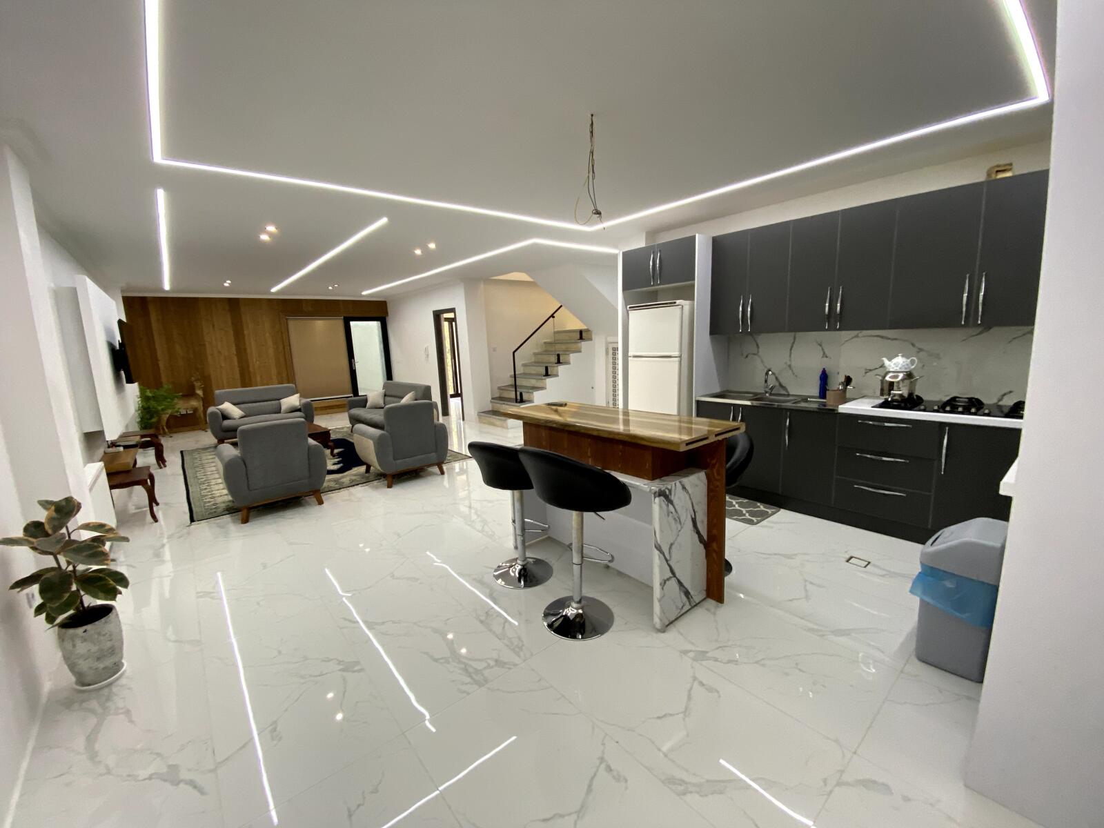 اتاق پذیرایی و آشپزخانه اتاق پذیرایی و آشپزخانه