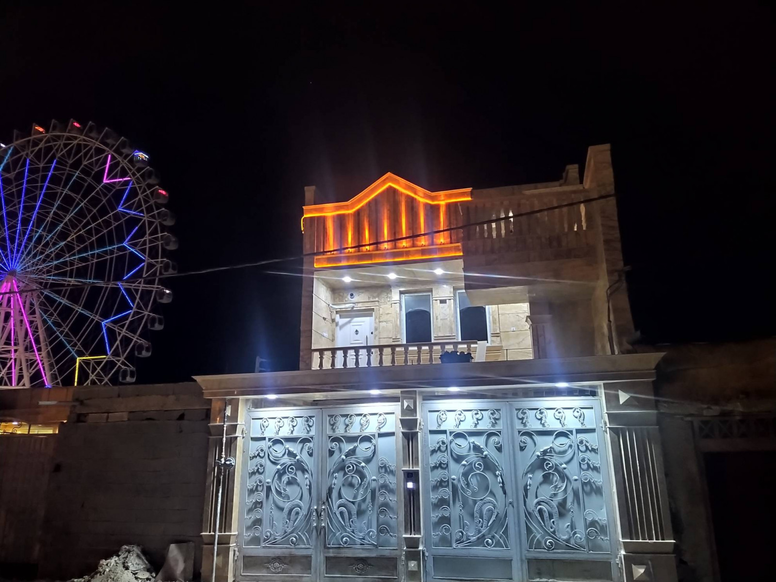 نمای بیرونی ساختمان