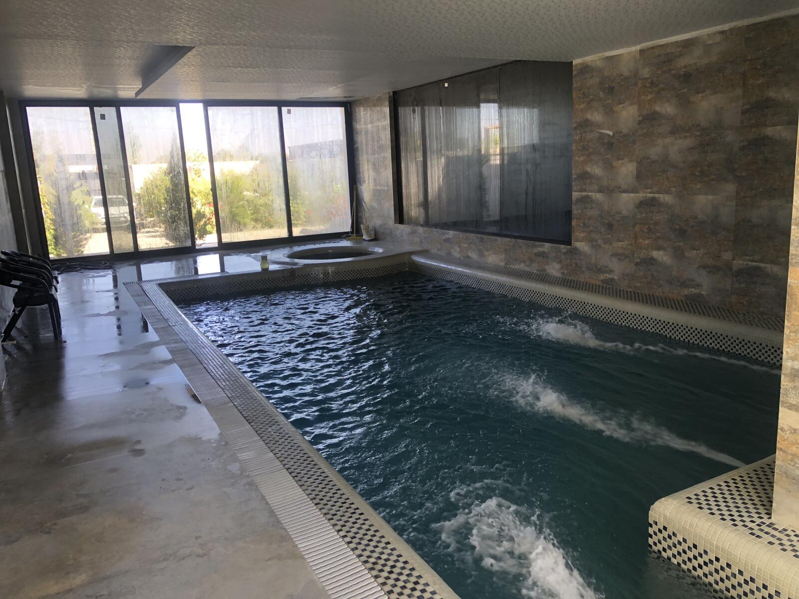 استخر و جکوزی