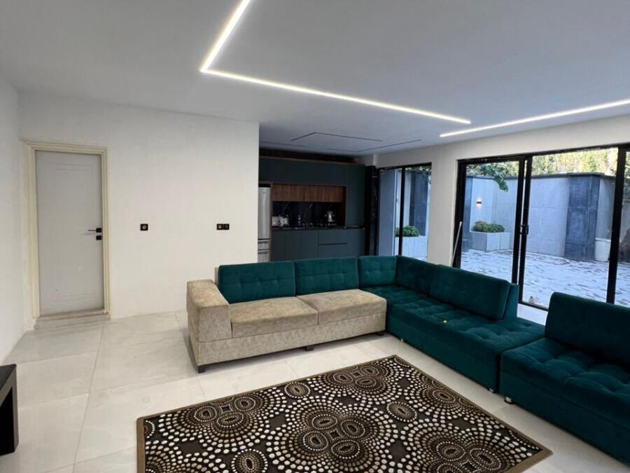 اتاق پذیرایی و آشپزخانه