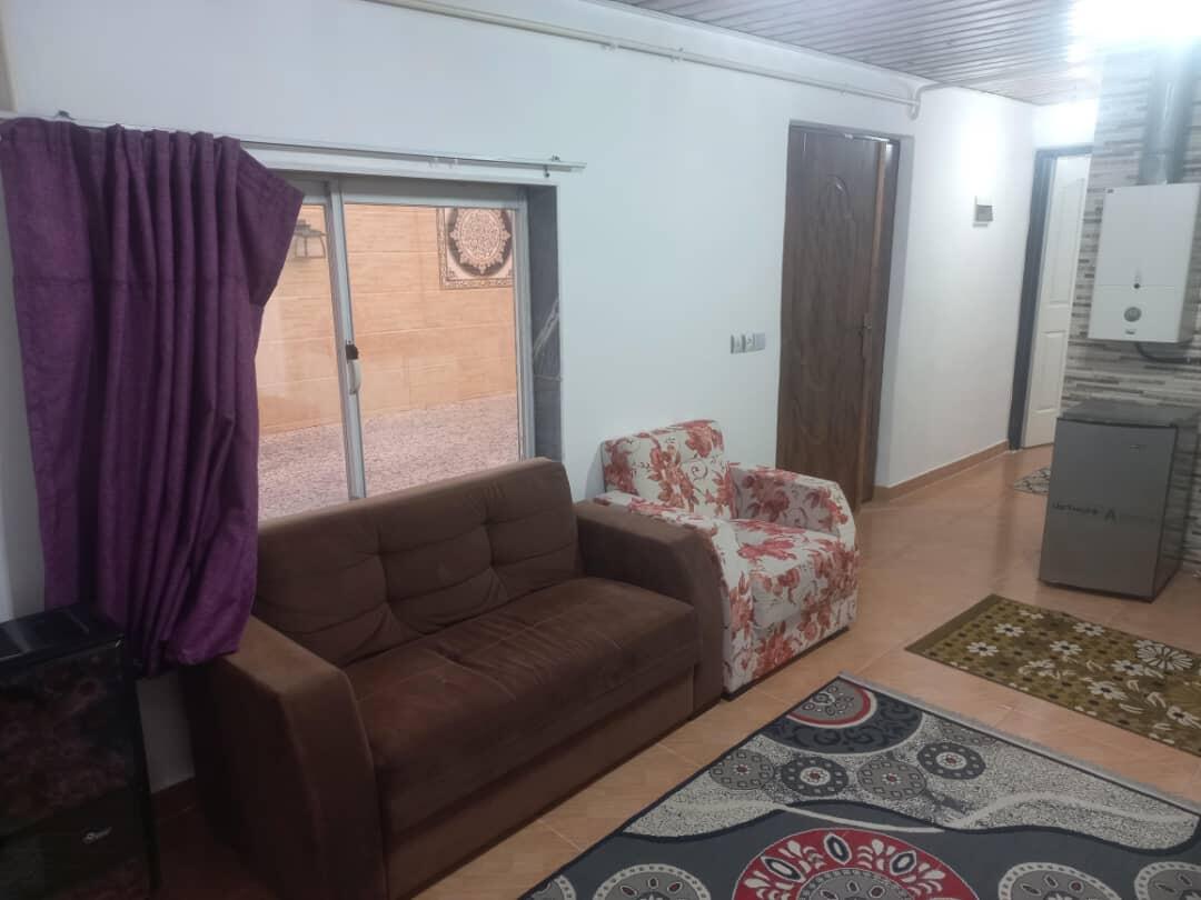 اتاق پذیرایی و آشپزخانه