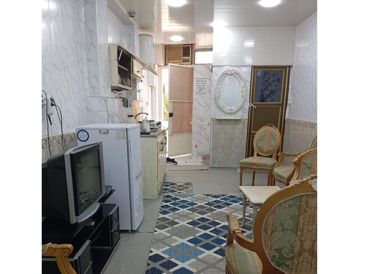 اتاق پذیرایی و آشپزخانه