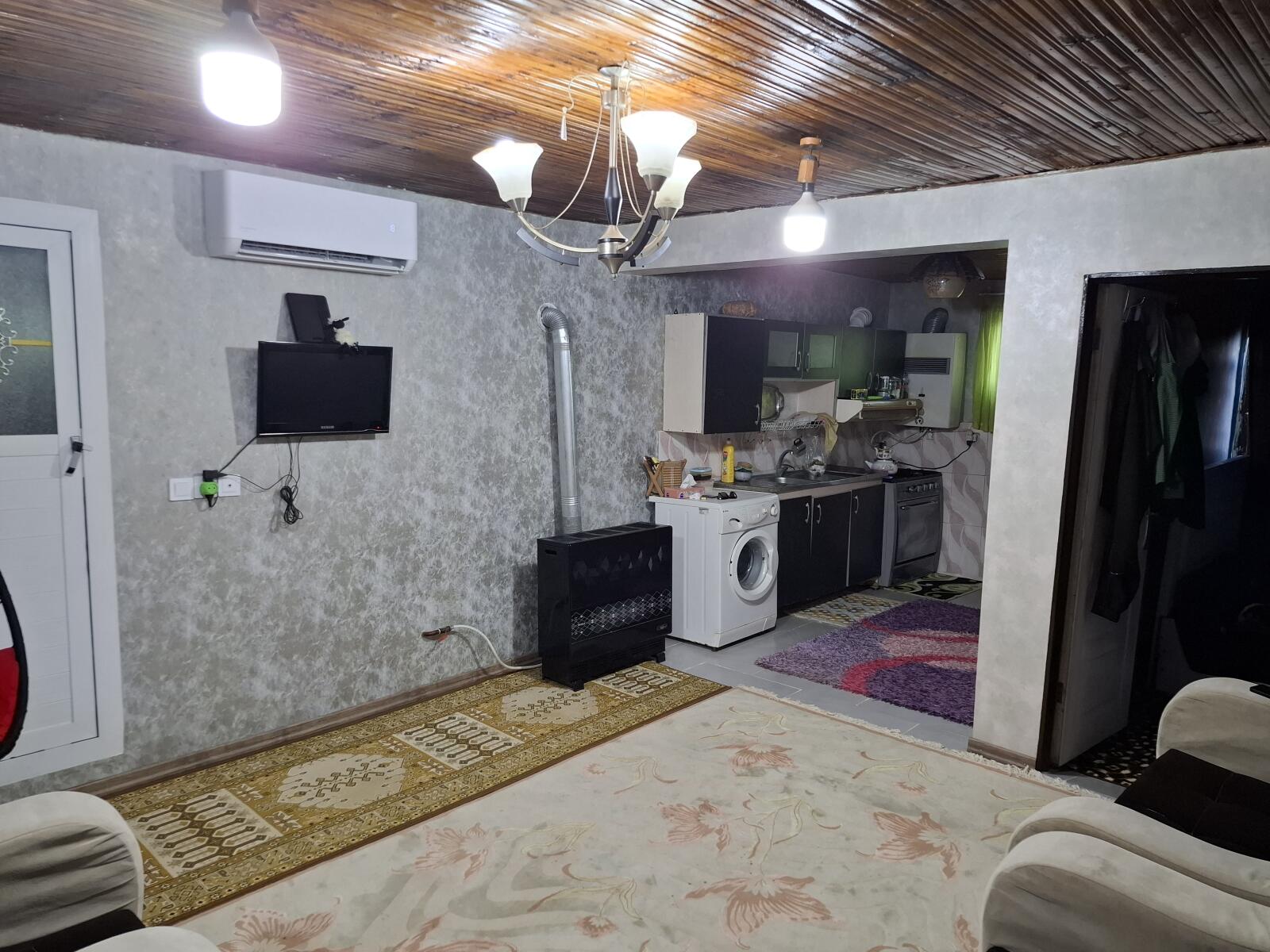 اتاق پذیرایی و آشپزخانه