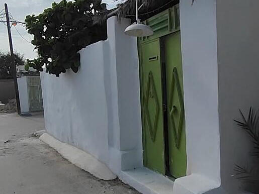 ورودی اقامتگاه ورودی اقامتگاه