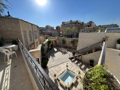 بومگردی "درب چوبی"