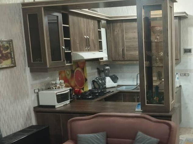 اتاق پذیرایی و آشپزخانه