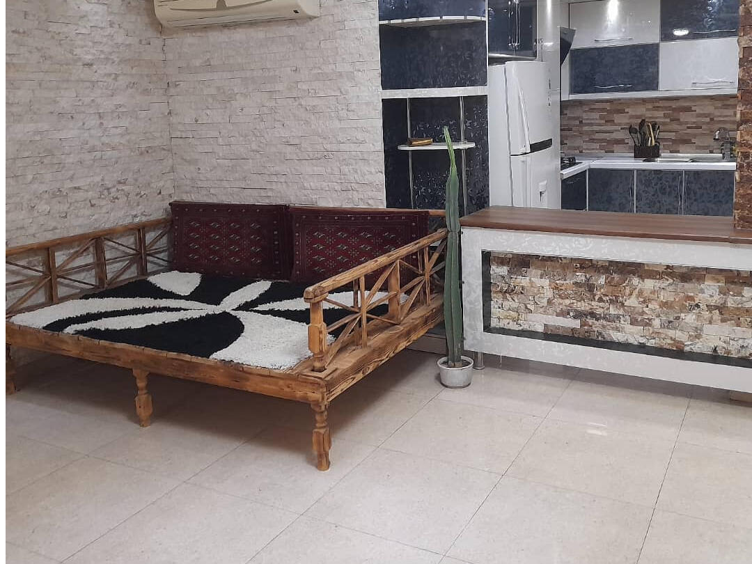 اتاق پذیرایی و آشپزخانه