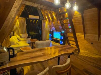 کلبه سوئیسی "فانوس" در نور کلبه سوئیسی "فانوس" در نور