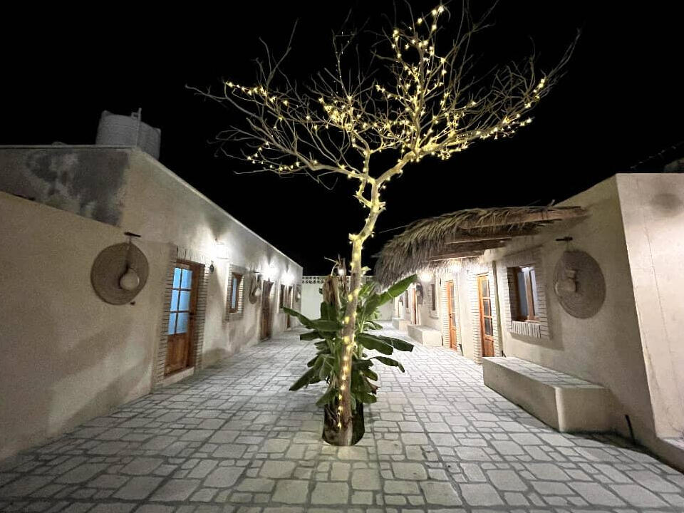 حیاط اقامتگاه حیاط اقامتگاه