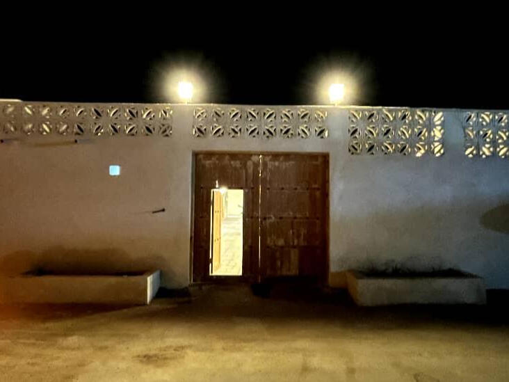 ورودی ضلع جنوبی اقامتگاه ورودی ضلع جنوبی اقامتگاه