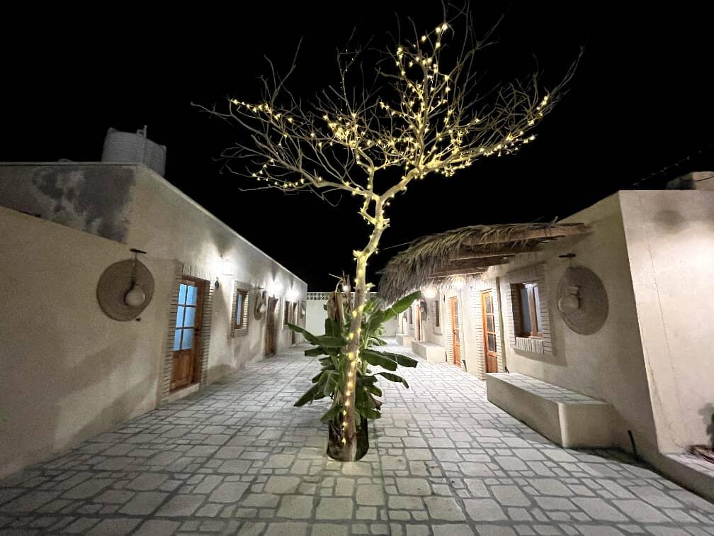 حیاط اقامتگاه