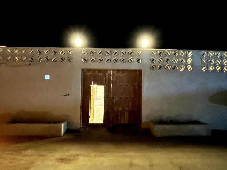 ورودی ضلع جنوبی اقامتگاه