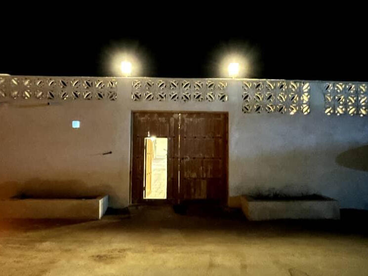 ورودی ضلع جنوبی اقامتگاه