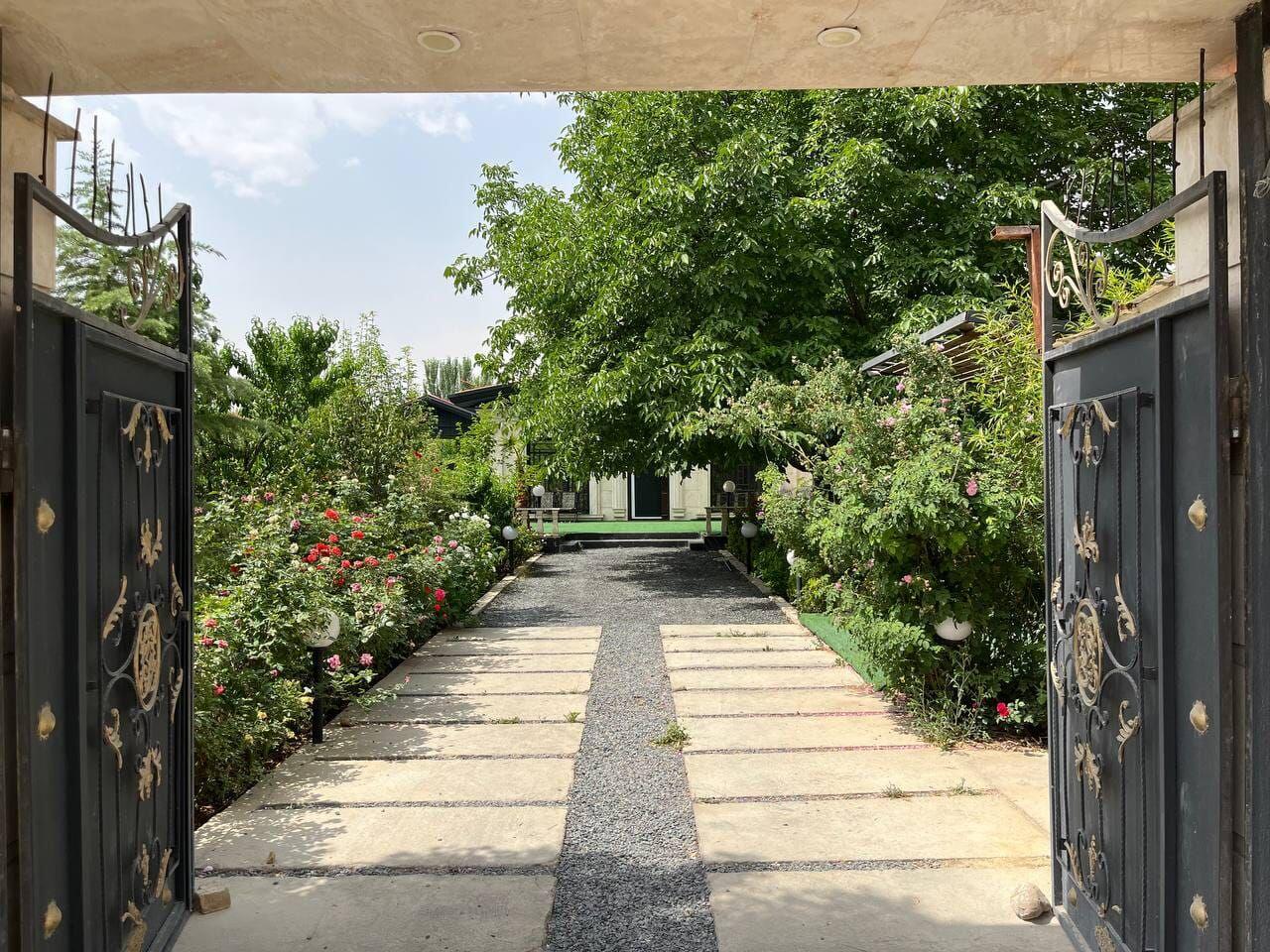 ورودی اقامتگاه