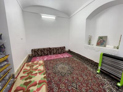 اقامتگاه بومگردی علی محمد "اتاق گل نبات" در کاشان