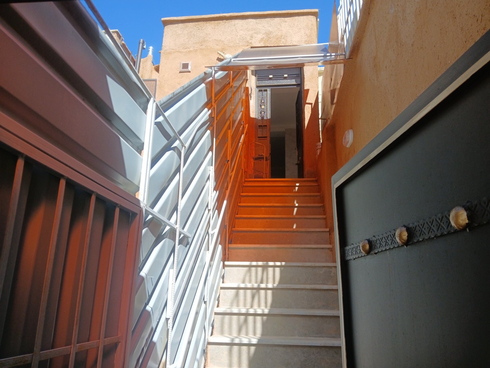 ورودی اقامتگاه ورودی اقامتگاه