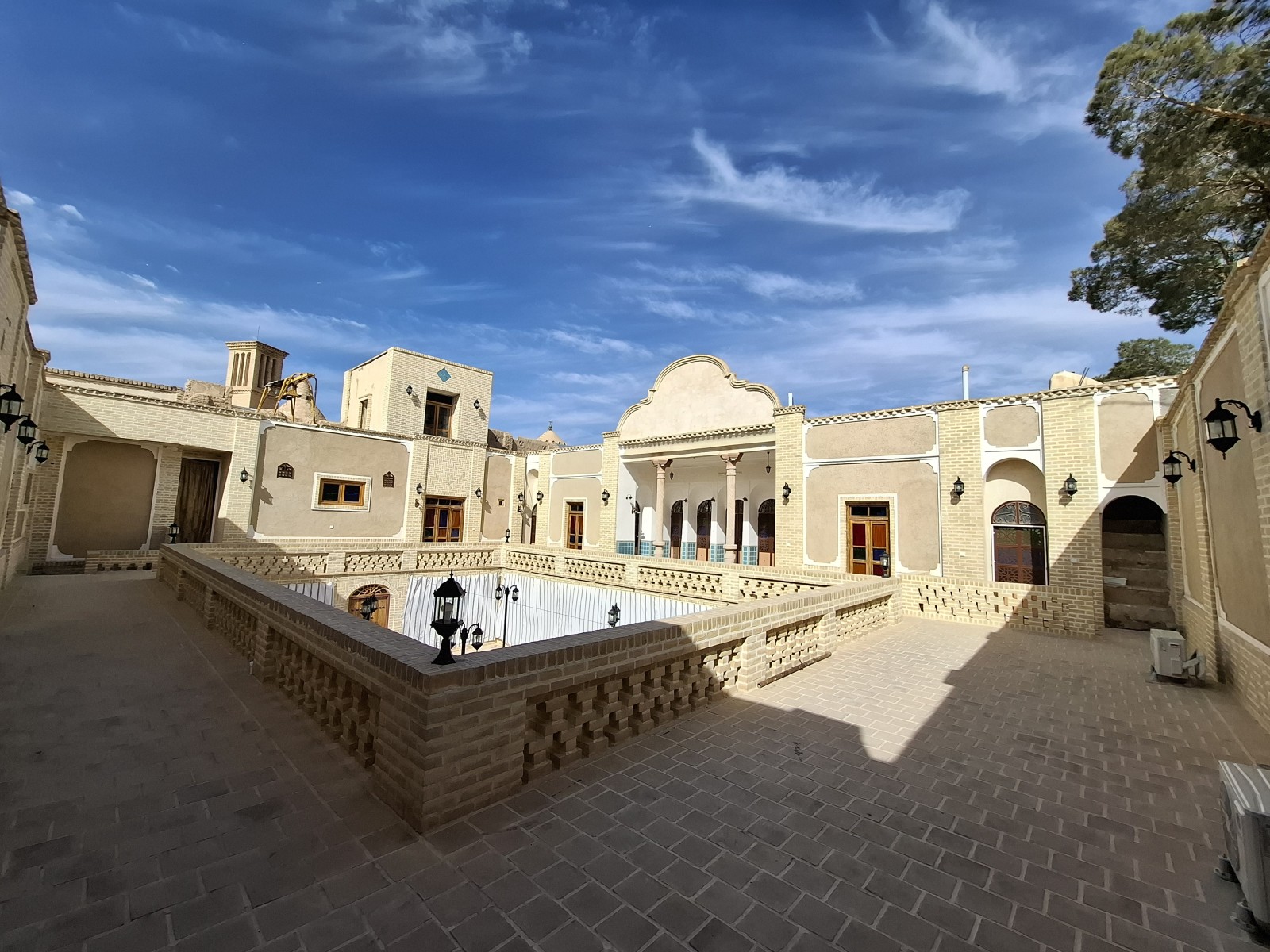 حیاط
