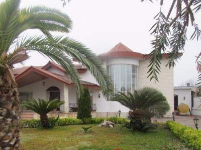ویلای حیاط دار در نور