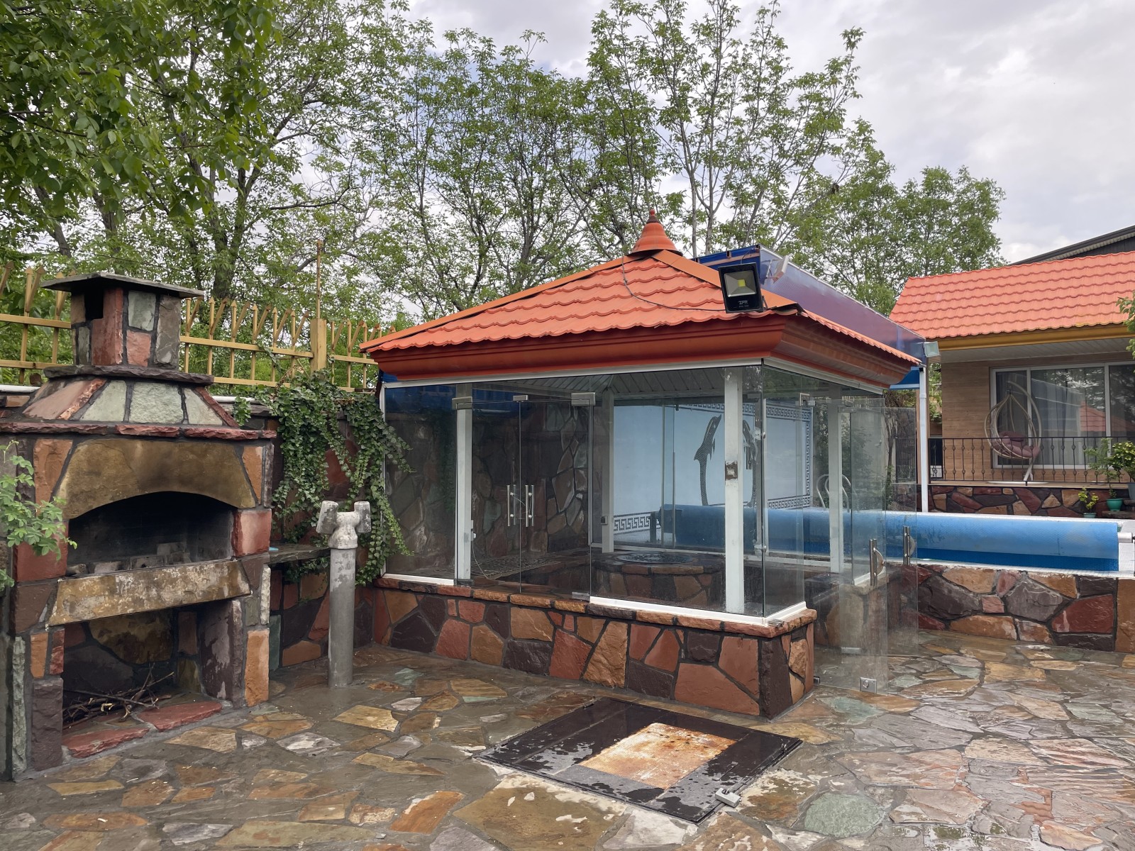 الاچیق اتشگاه و باربیکیو الاچیق اتشگاه و باربیکیو