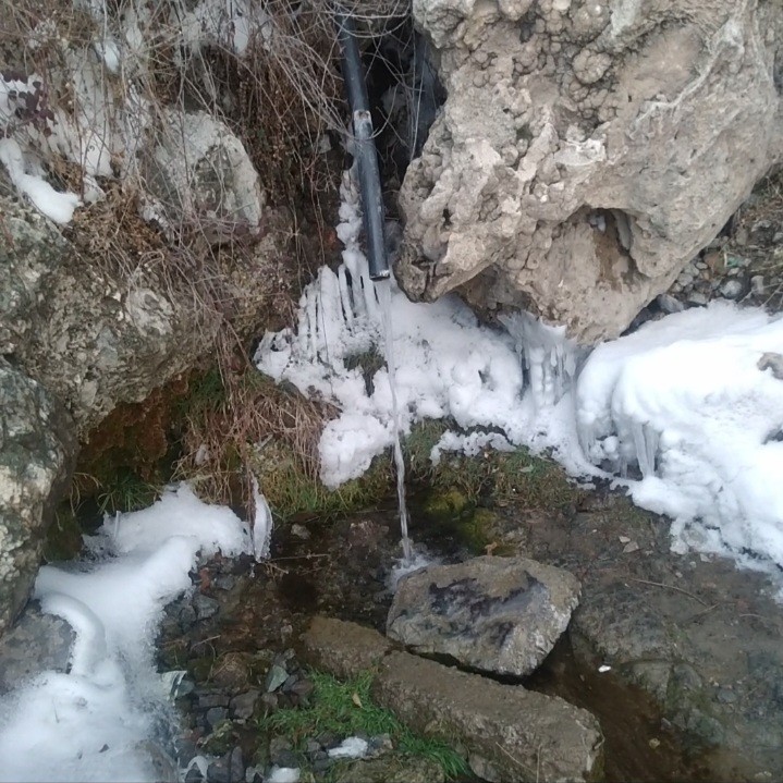 چشمه  طبیعی روستا