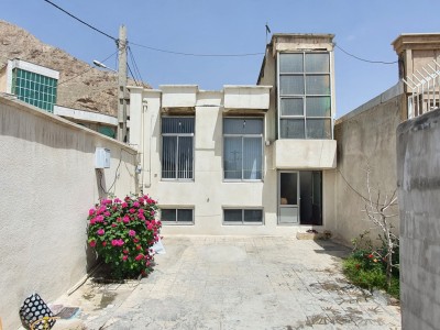 ویلای حیاط دار "طاق بستان" در کرمانشاه