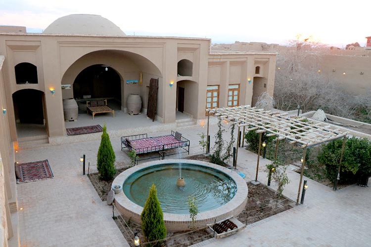 حیاط
