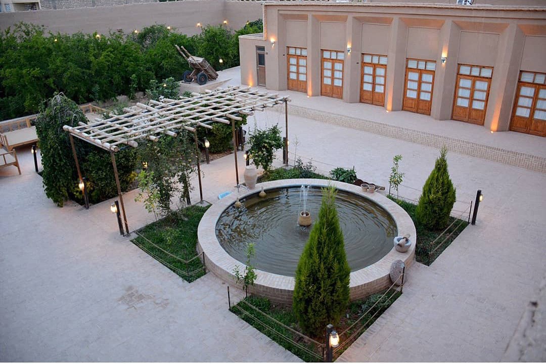 حیاط