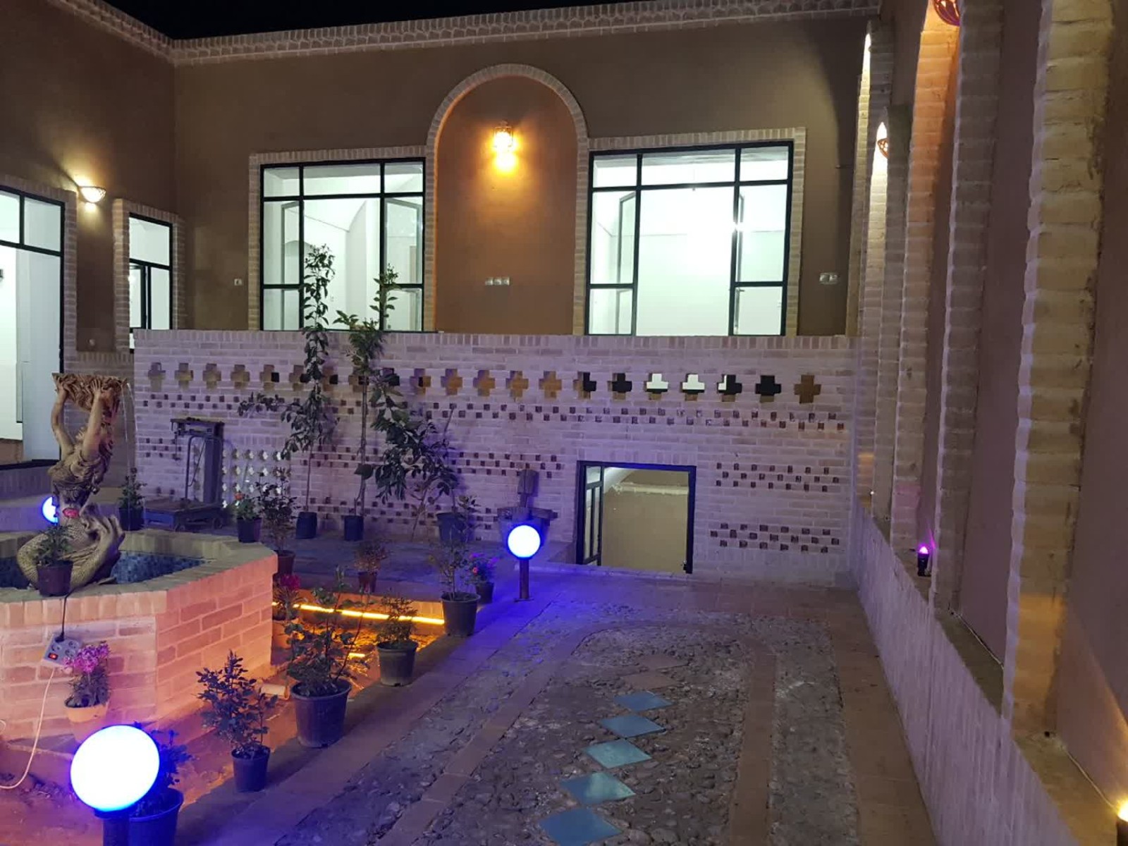 حیاط