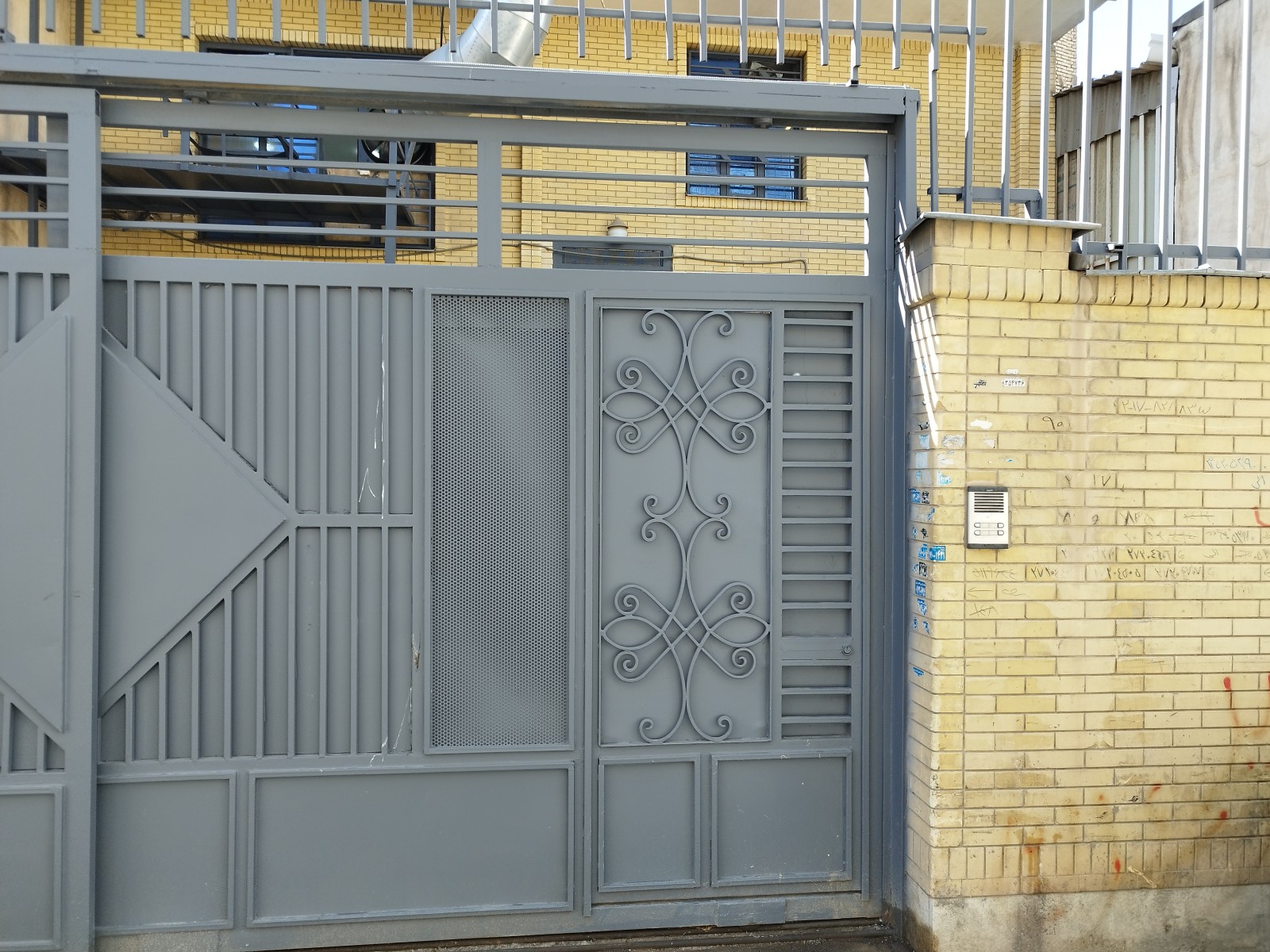 ورودی اقامتگاه ورودی اقامتگاه