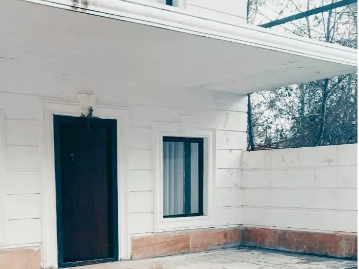 ورودی اقامتگاه ورودی اقامتگاه