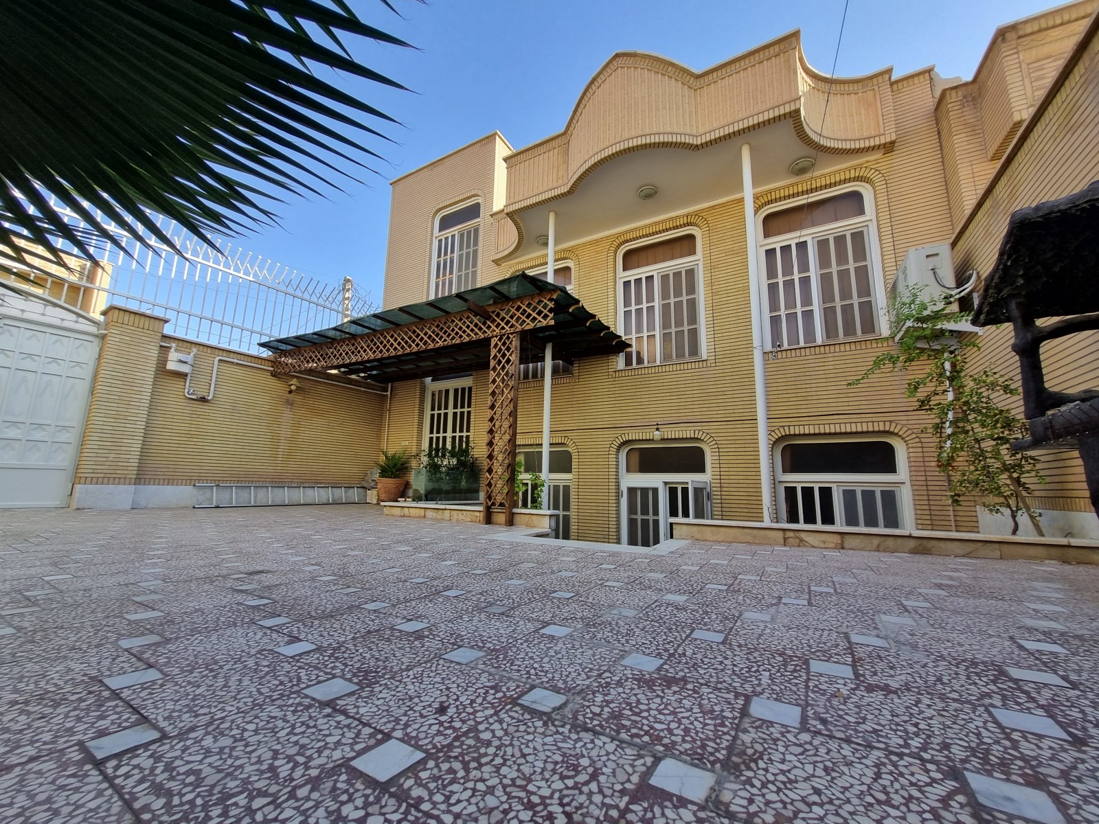 حیاط