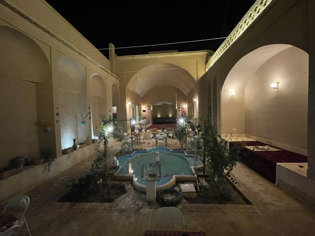 حیاط