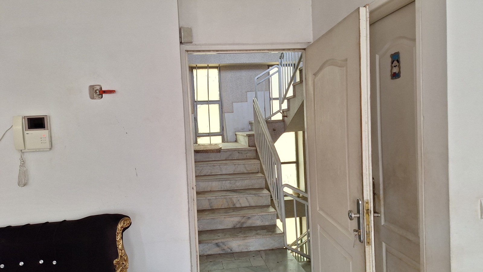 ورودی اقامتگاه ورودی اقامتگاه