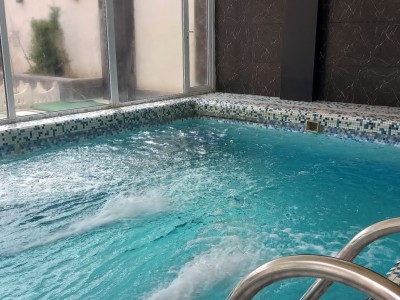 ویلای استخردار آبگرم در چهارباغ