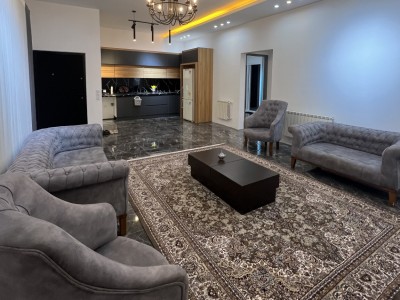 ویلای حیاط دار زیبا در نور