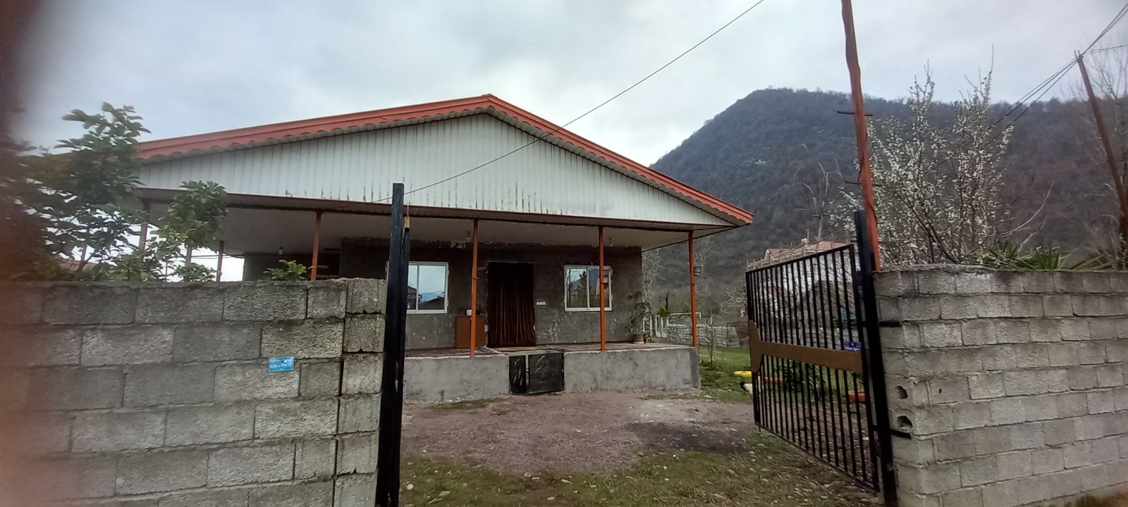 ورودی اقامتگاه ورودی اقامتگاه