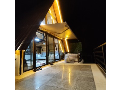 کلبهٔ سوئیسی دوبلکس با جکوزی ارغوان کلبهٔ سوئیسی دوبلکس با جکوزی ارغوان