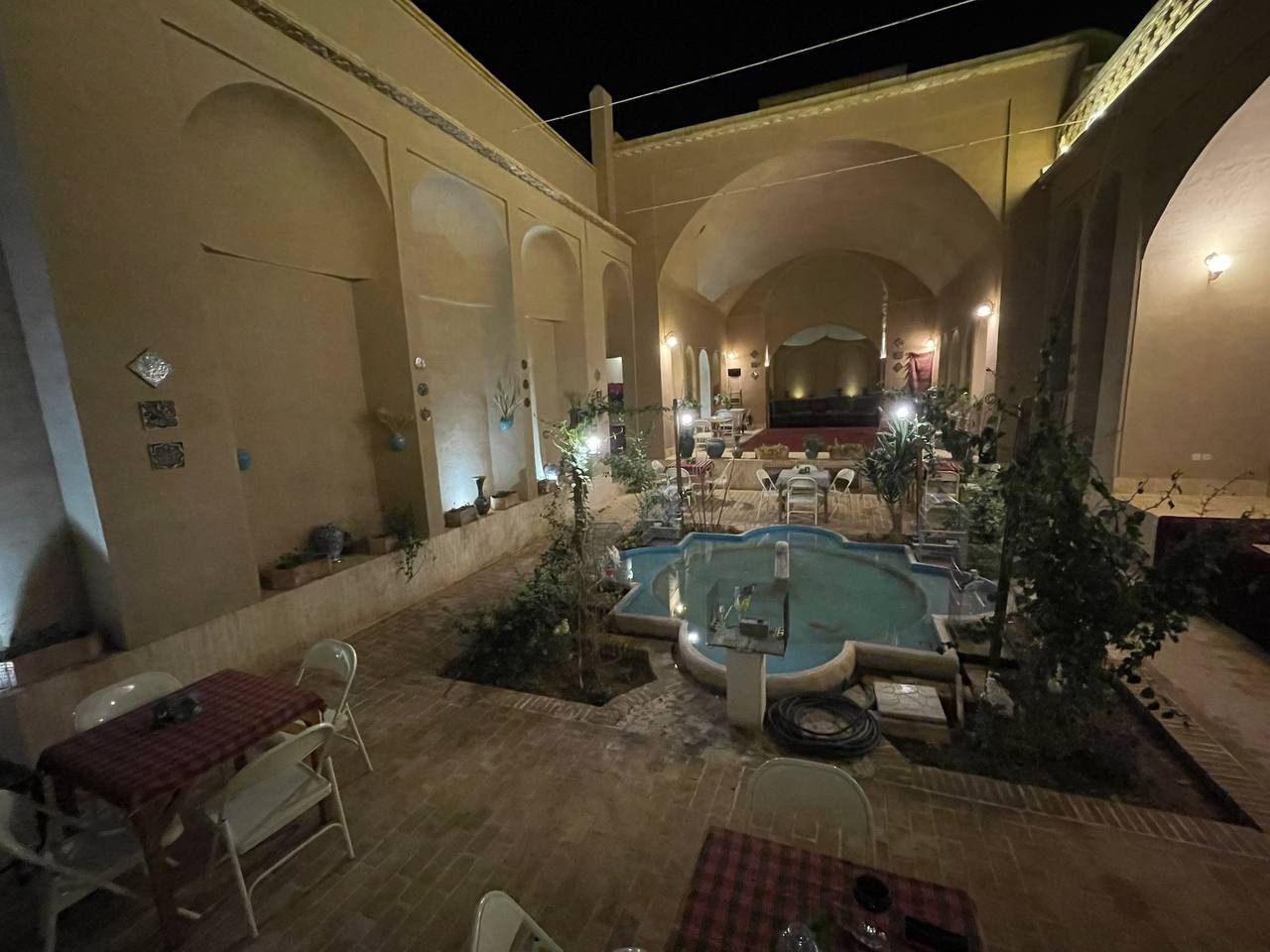 حیاط
