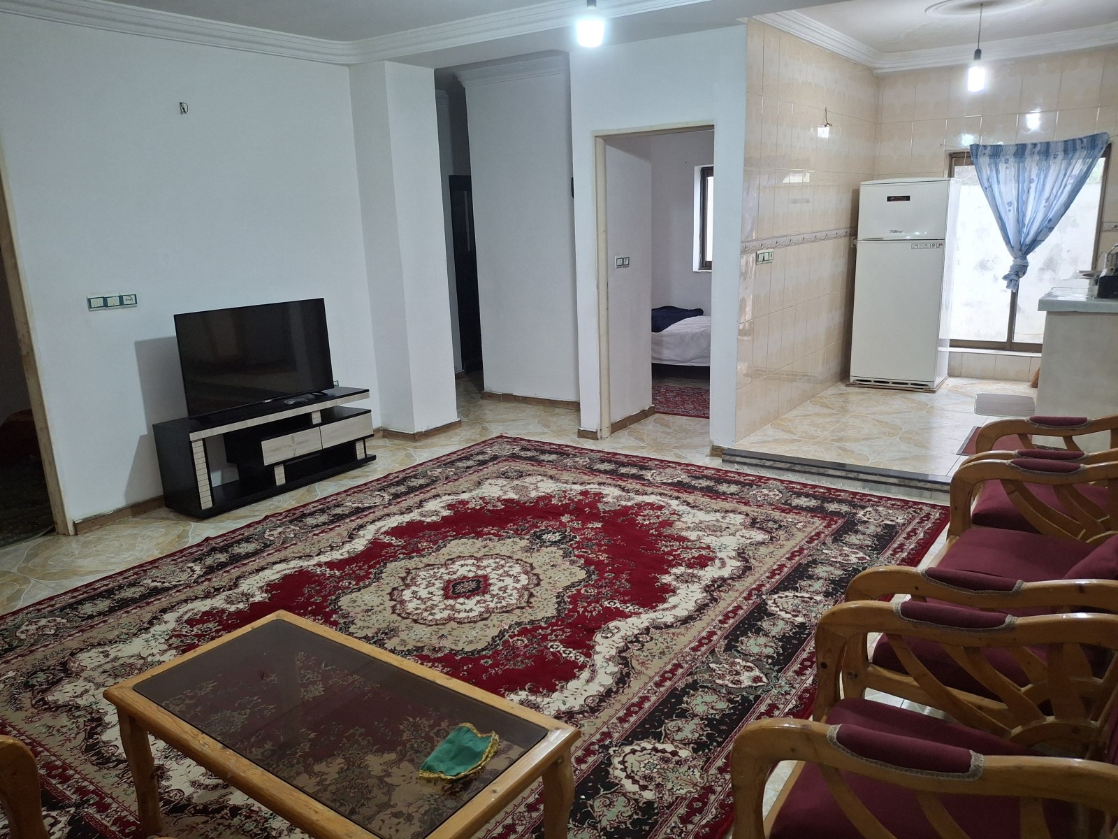 پذیرایی و اشپزخانه