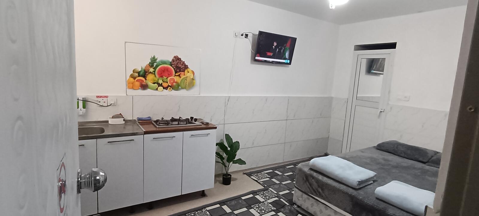 اتاق پذیرایی و آشپزخانه