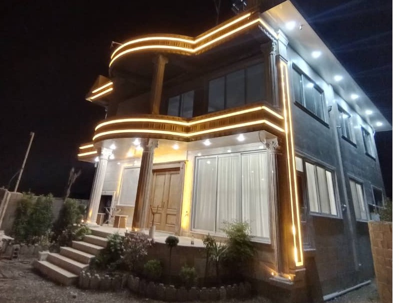 نمای ویلا در شب