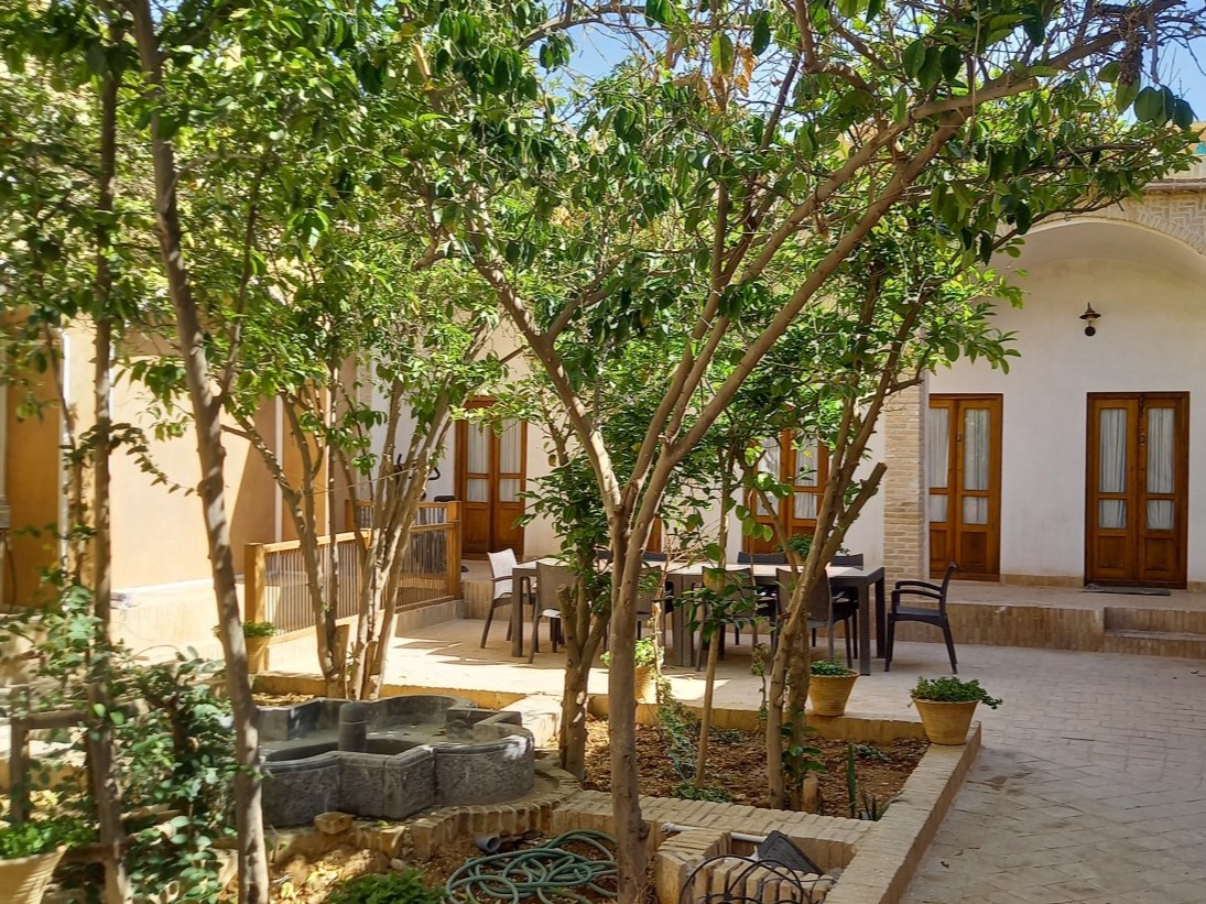 حیاط