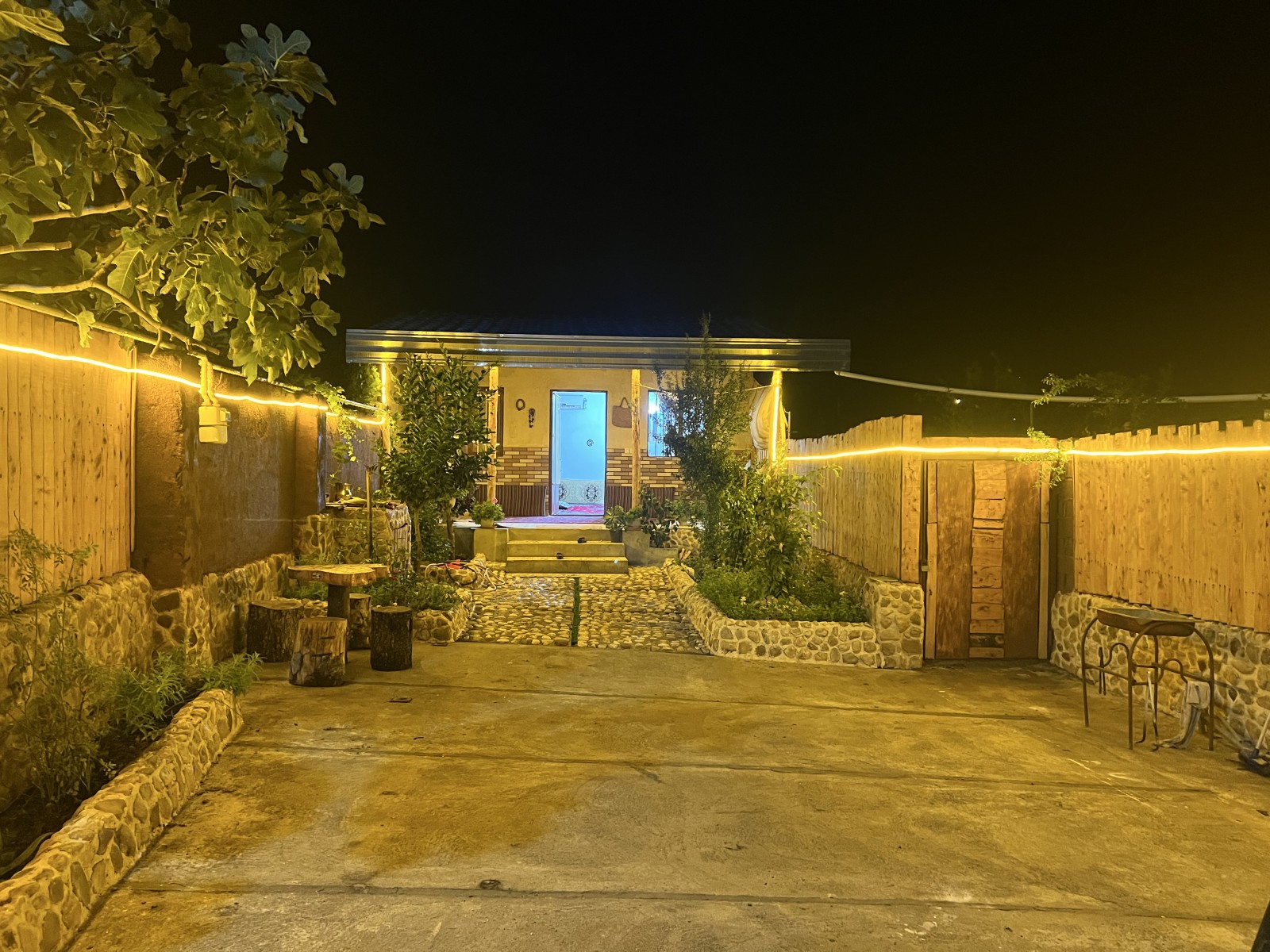 حیاط