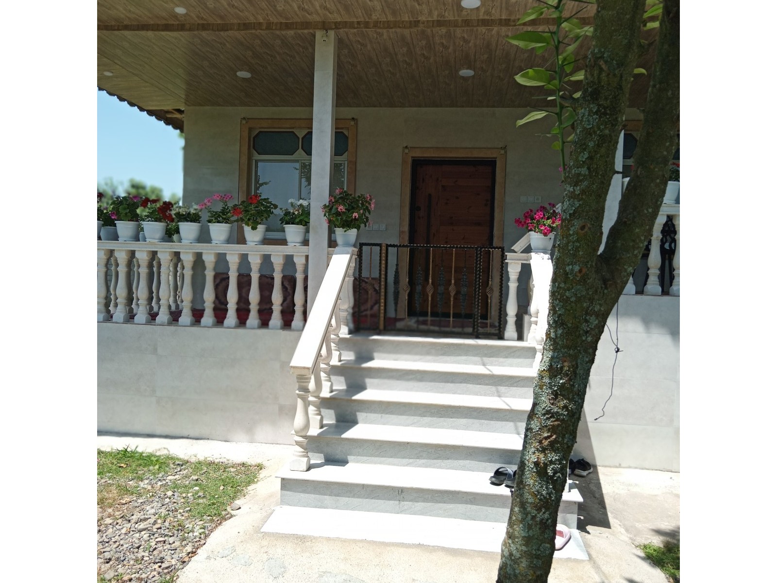 ورودی اقامتگاه ورودی اقامتگاه