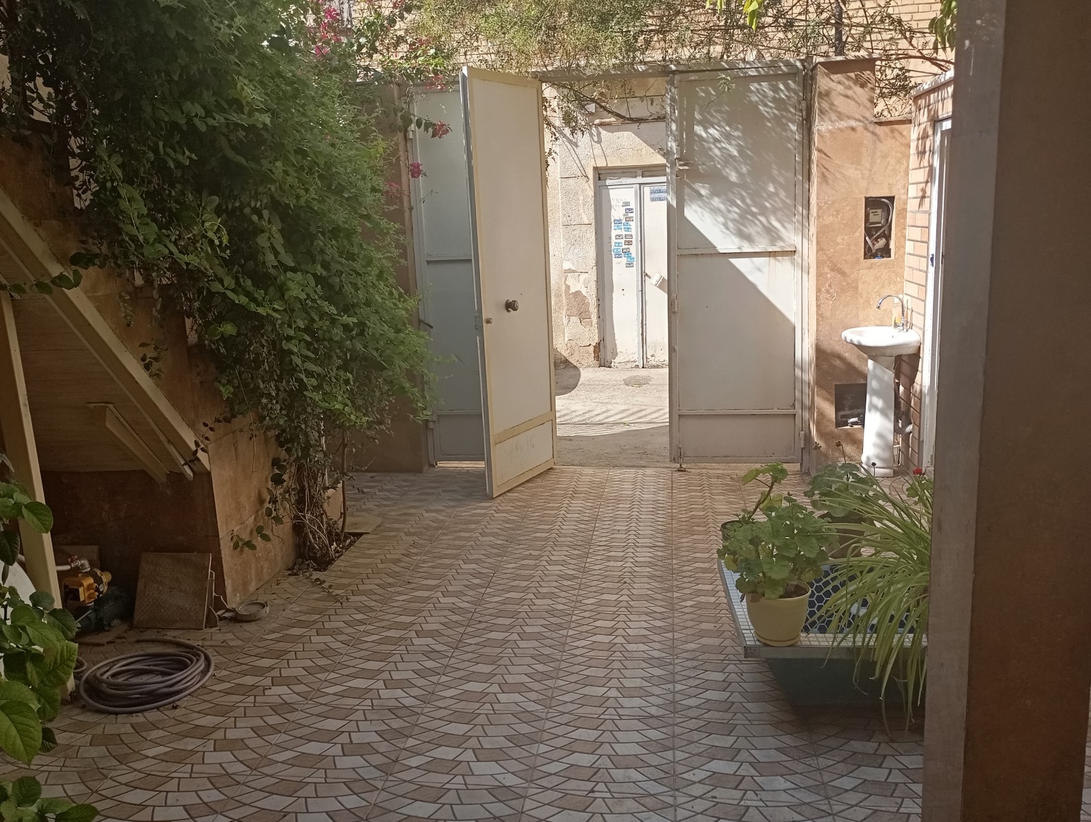 حیاط