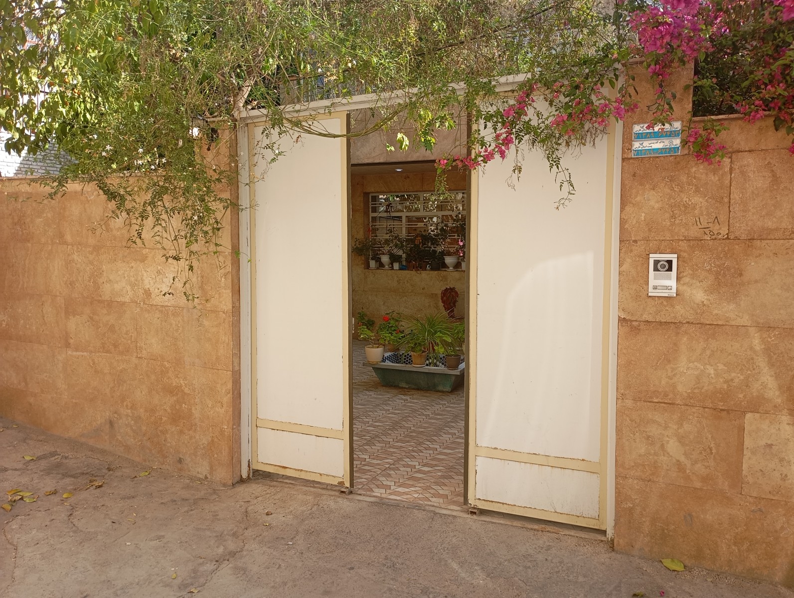 ورودی اقامتگاه
