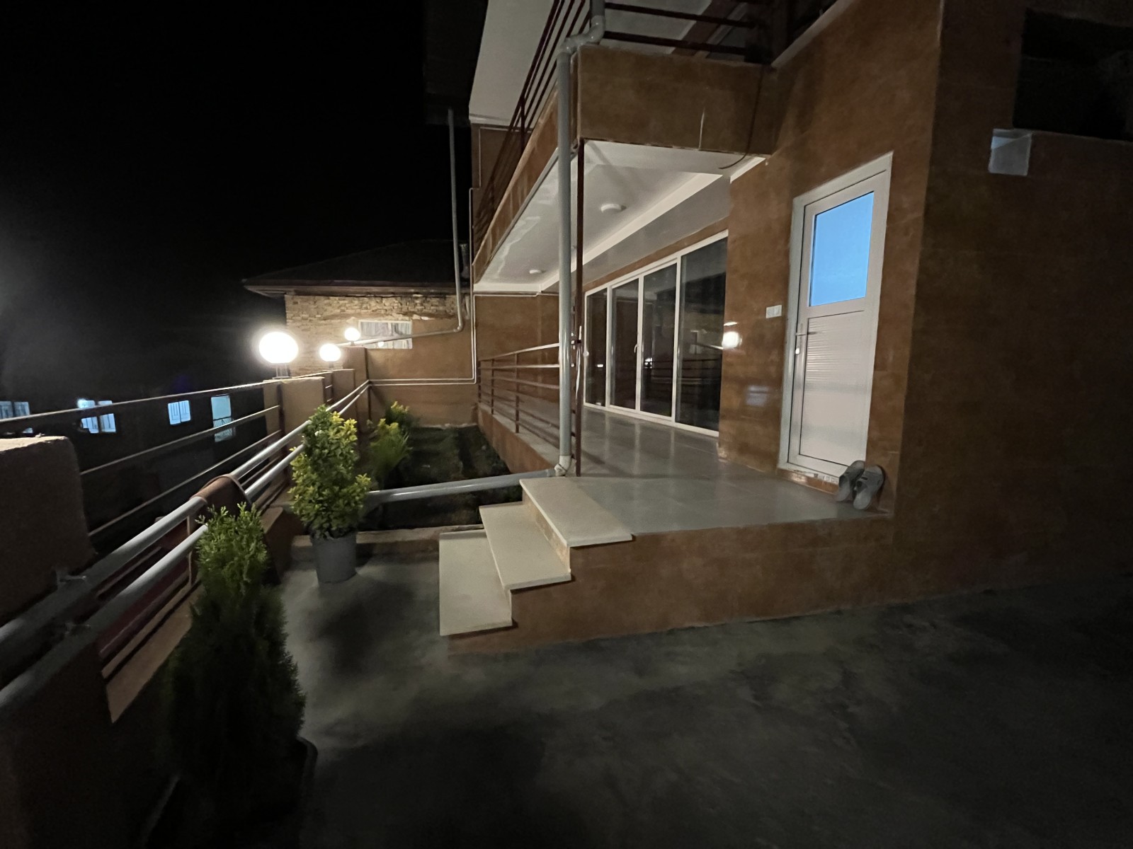 ورودی اقامتگاه ورودی اقامتگاه