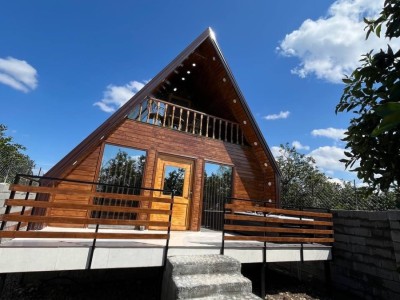 کلبه سوئیسی لب رودخانه "عادل”دژاوو" جکوزی دار کلبه سوئیسی لب رودخانه "عادل”دژاوو" جکوزی دار