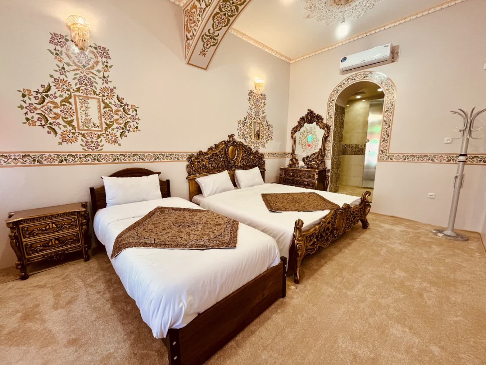 اتاق پذیرایی چهار باغ